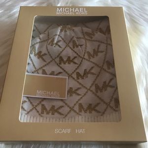 Authentic! Michael Kors Scarf and Beanie 🍂